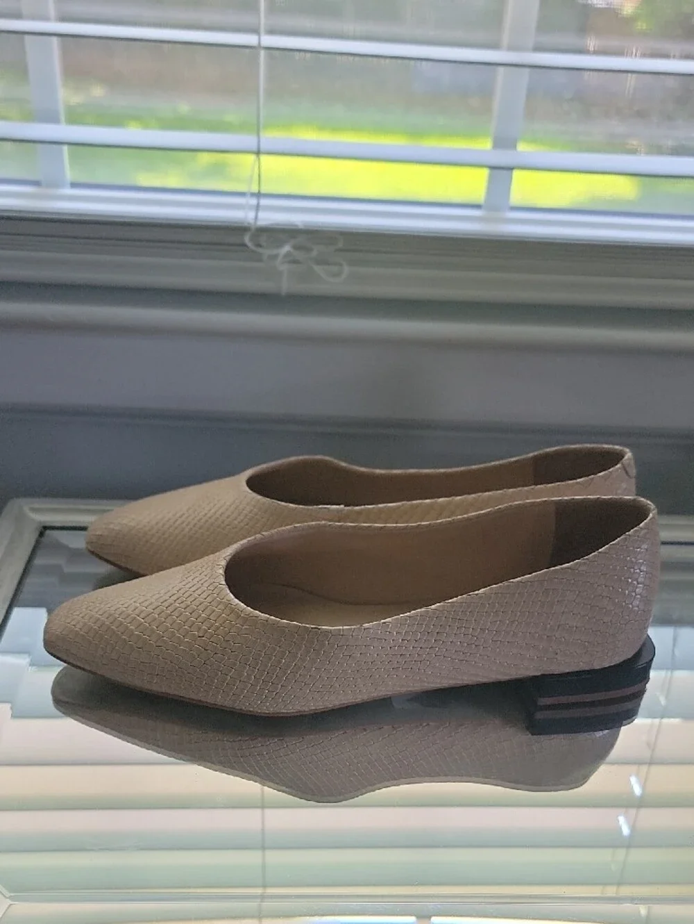 Saks Fifth Avenue Beige/Nude Textured Pointed Flats